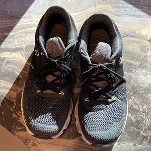 On cloud Running sneakers